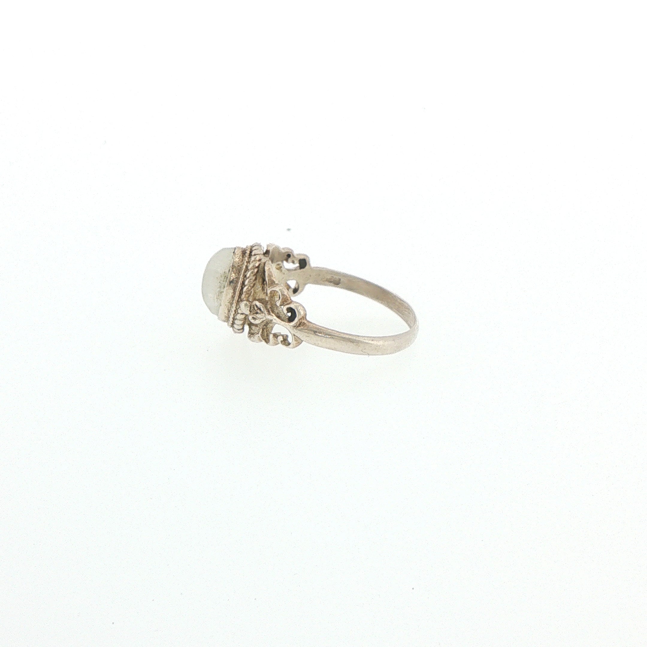 Vintage Style Filigree Moonstone Solitaire Ring in Silver
