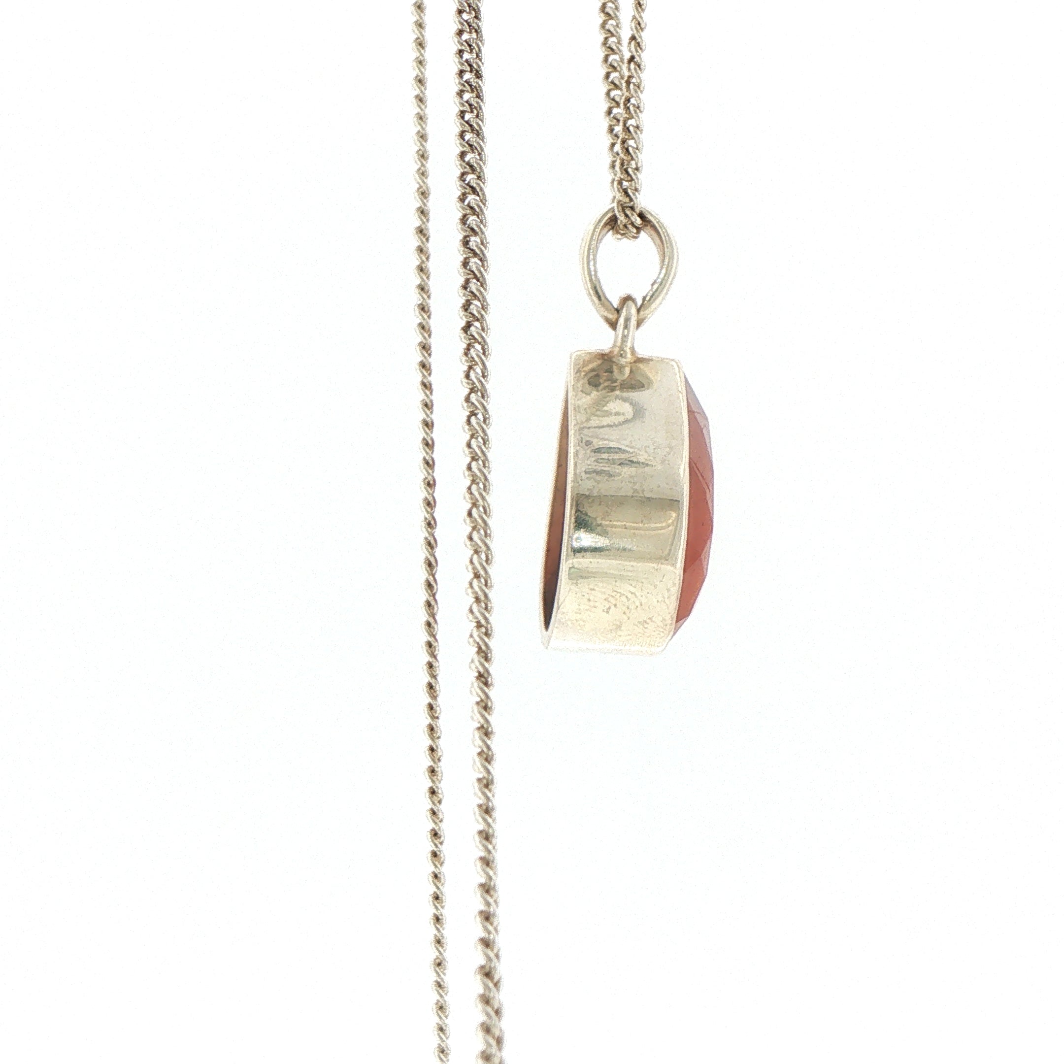 Pear-Shaped Sunstone Pendant Necklace in Silver