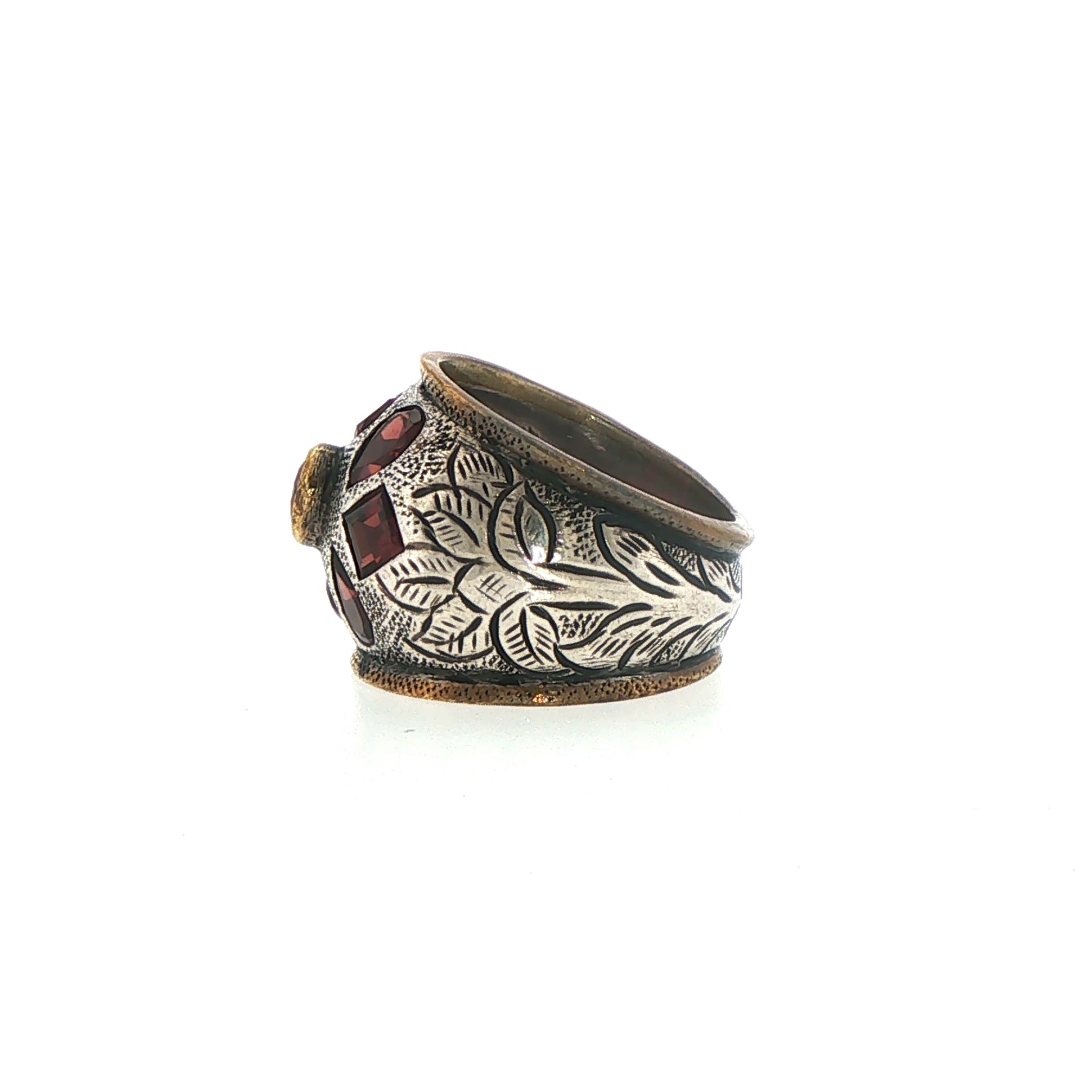 Vintage Style Silver Multistone Garnet Ring with Engraved Motifs